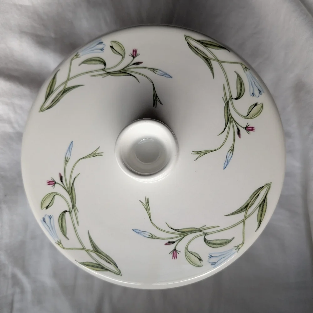 Portmeirion Queen's Hidden Garden Periwinkle Blue Floral Casserole Pot & Cover - Picture 6 of 14